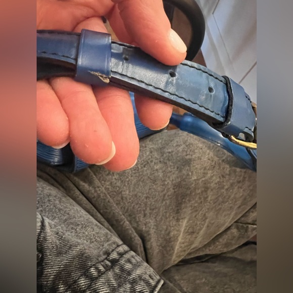 100% vintage authentic LOUIS VUITTON
Epi Cartouchiere Toledo - Picture 5 of 5